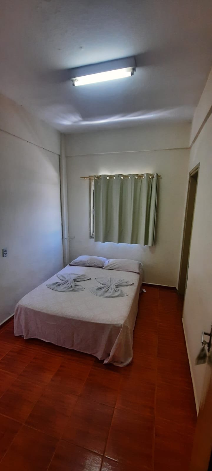 VENDE-SE PRÉDIO