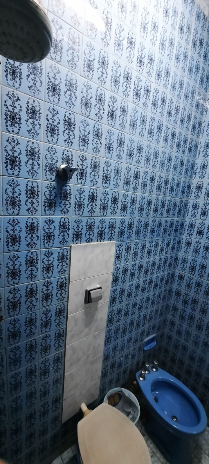 VENDE-SE PRÉDIO