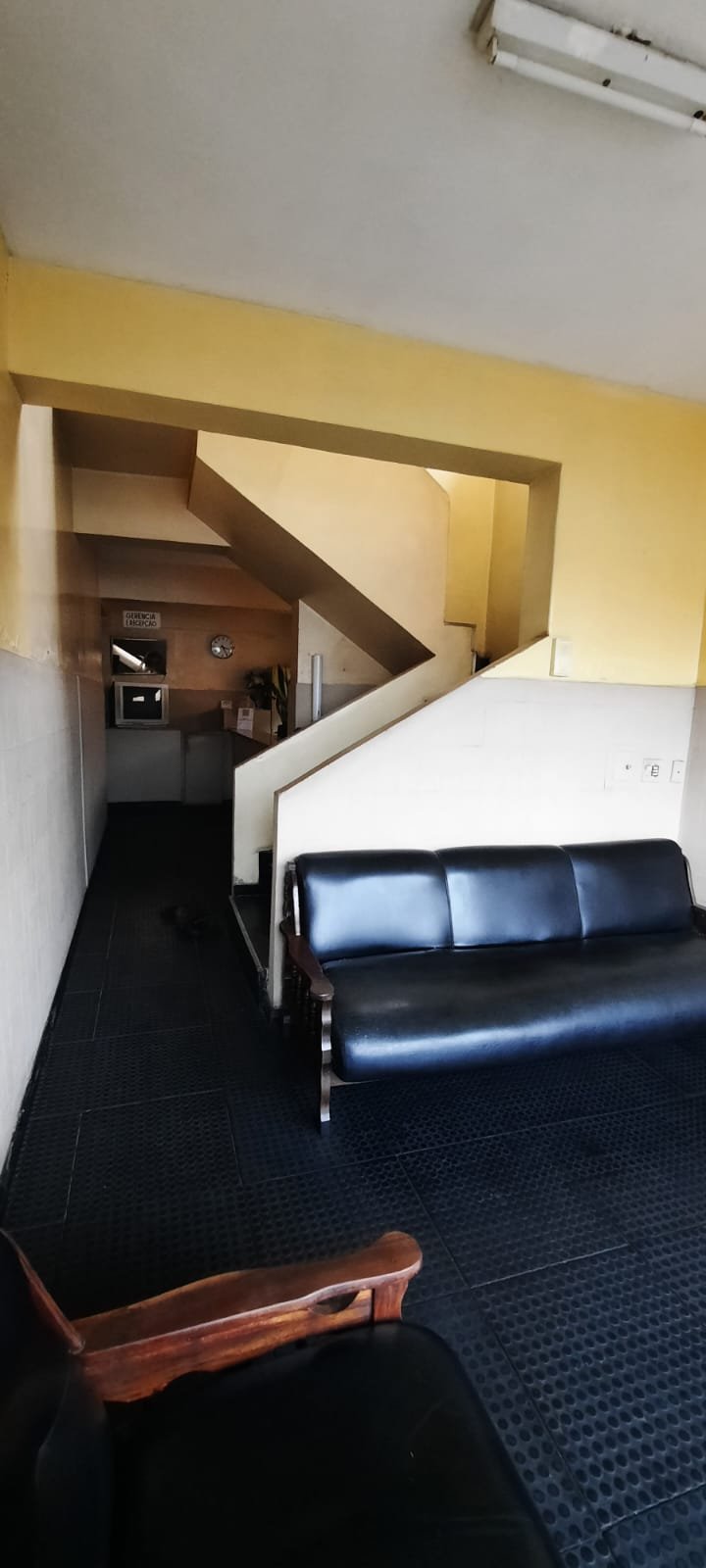 VENDE-SE PRÉDIO