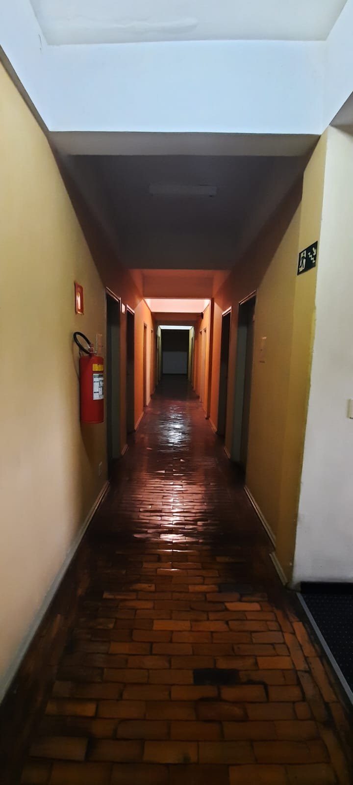 VENDE-SE PRÉDIO